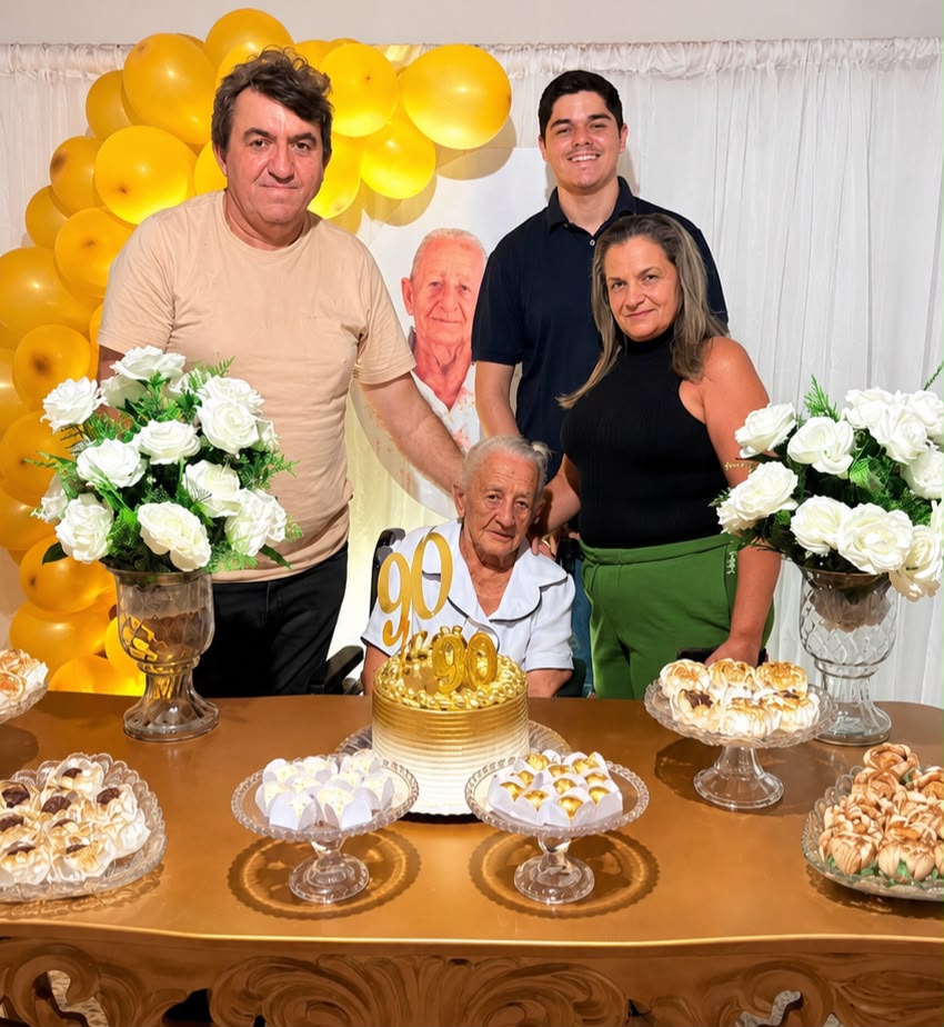 Vereador Celinho Mendes prestigia comemoração e parabeniza Dona Clara Alves pelos seus 90 anos